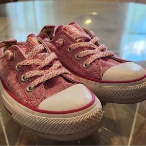 Women’s size 7 pink converse all stars.